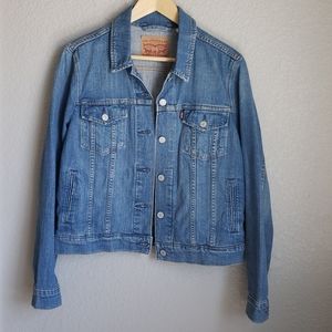 Womens Levi Strauss jean jacket